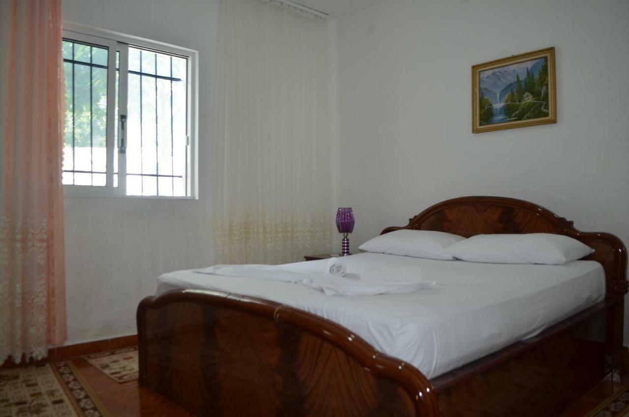Villa Viktor Sarandë Exterior foto